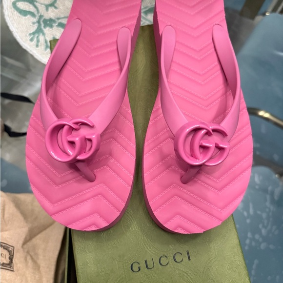 Gucci Pink Sandals with GG Logo - Picture 1 of 11